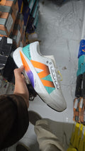 Sports shoes
